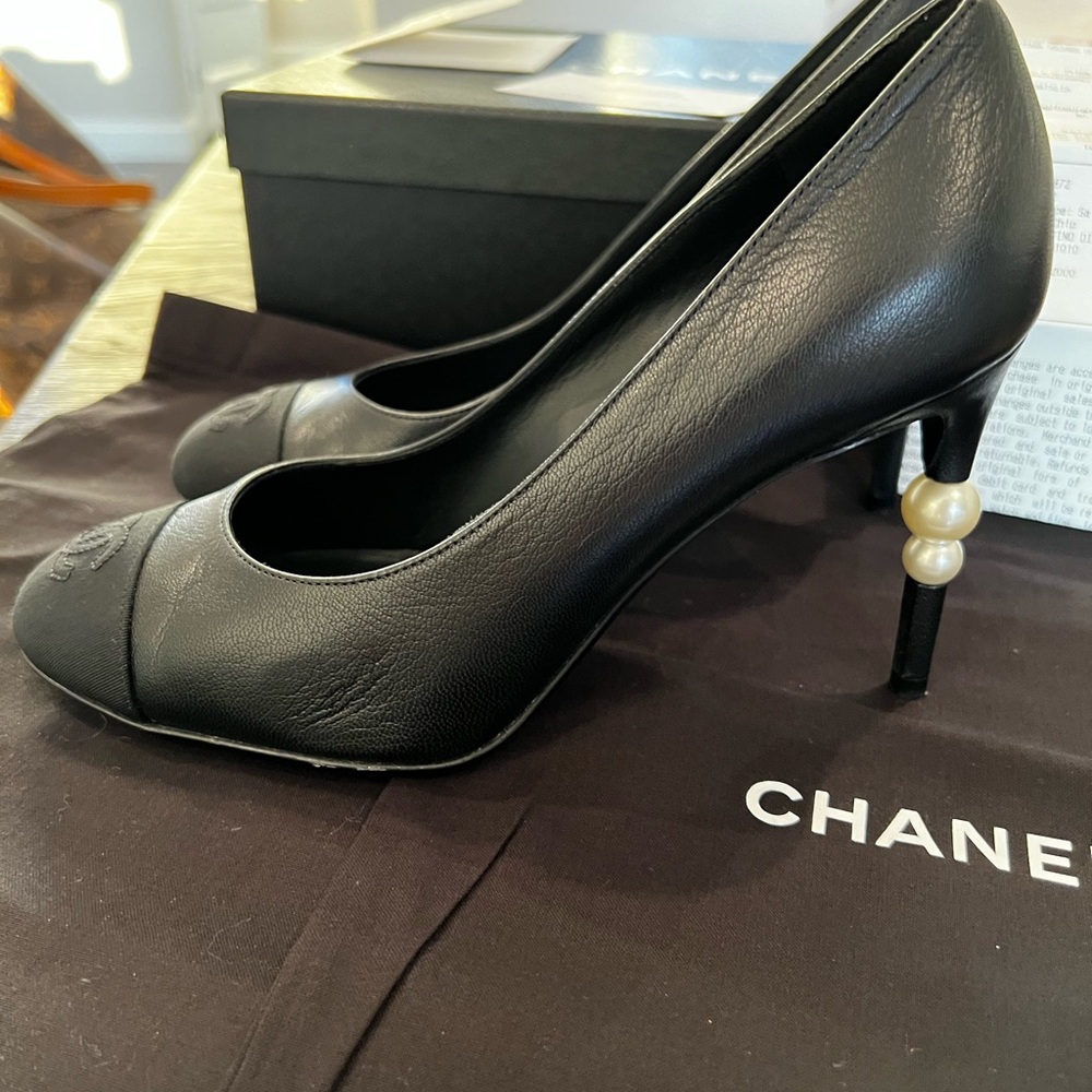 Chanel pumps heels with pearls size 39 black